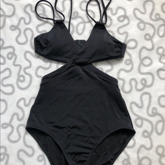 Lands’ End black criss cross cut out one piece bathing suit - Picture 1 of 3